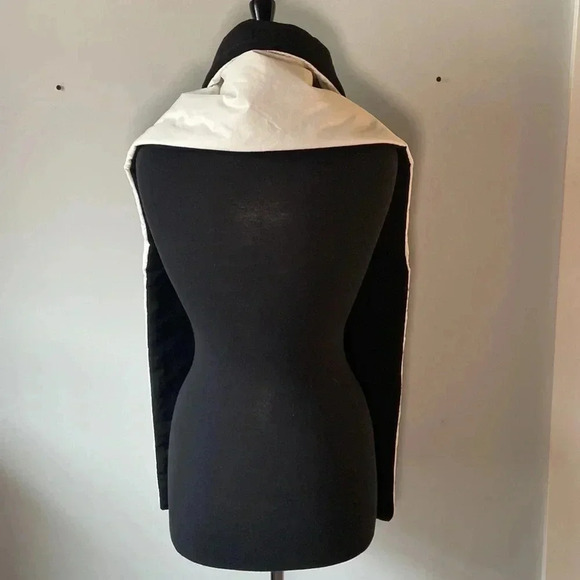 Lotus Eaters  | Black & White Scarf - Picture 3 of 5